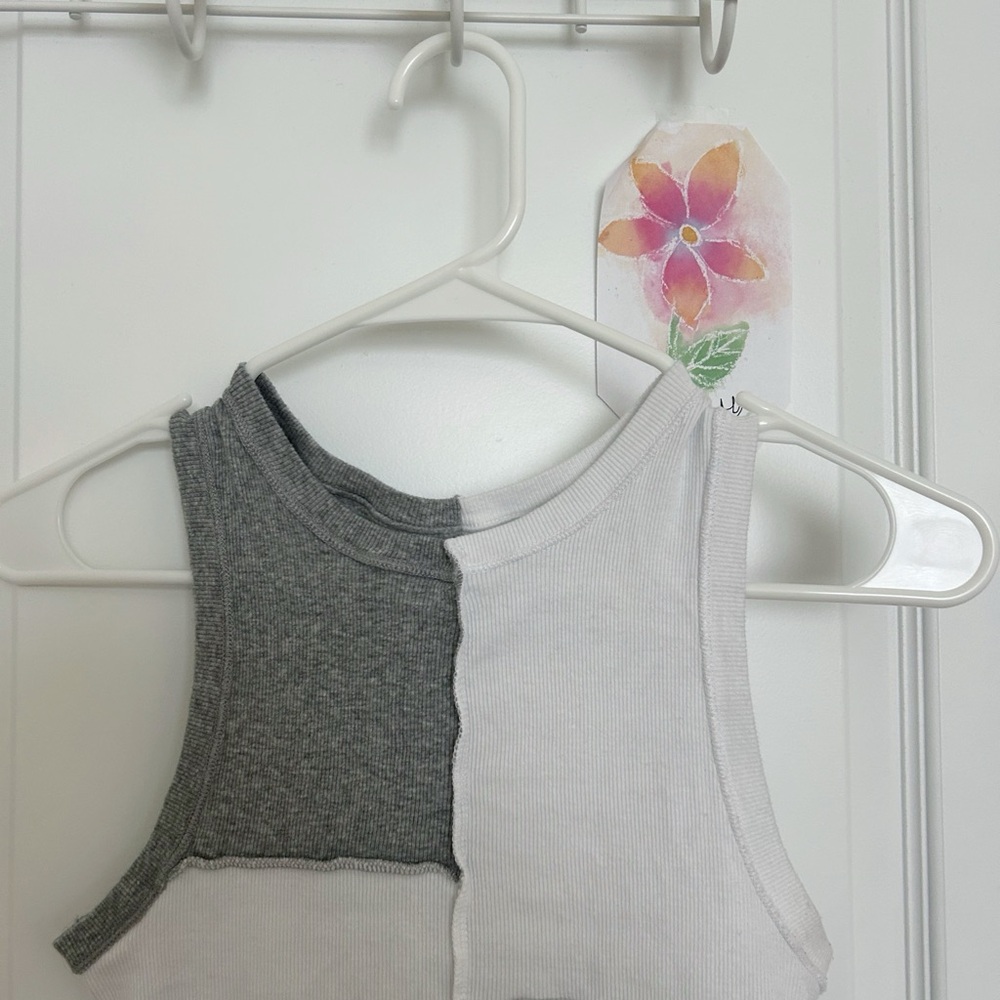 Hollister M Gray and White Cropped Halter Sleeveless Tank Top